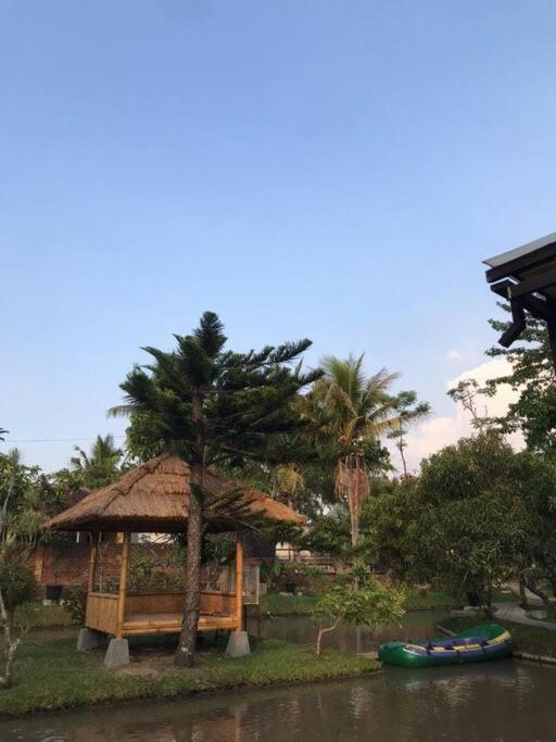 Villa As-Salam, Kadungora, Garut Extérieur photo